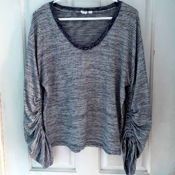 GAP Women’s Long-Sleeve Shirt - Picture 1 of 4